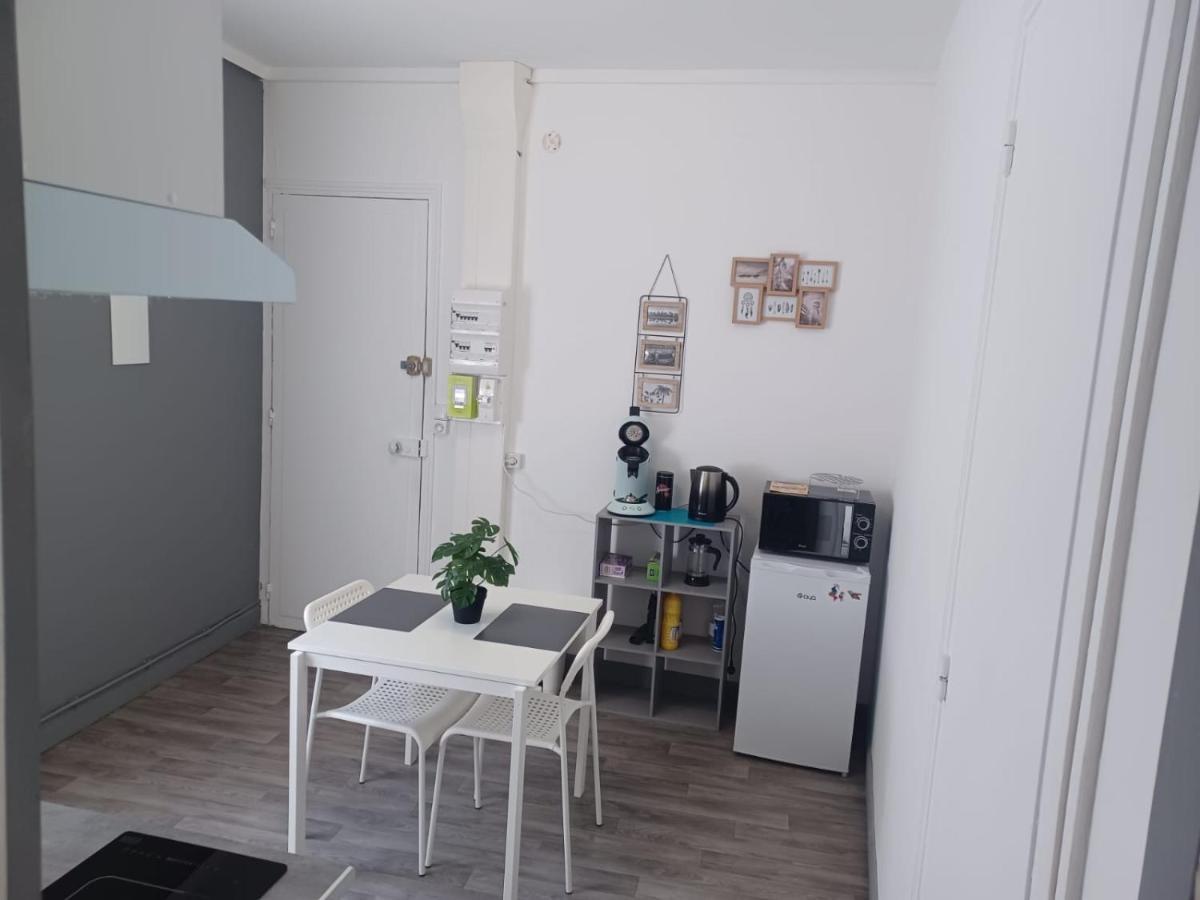 Le Carnot Proche Gare Et Iut Chez Adrien Apartment Сен-Кантен Екстериор снимка